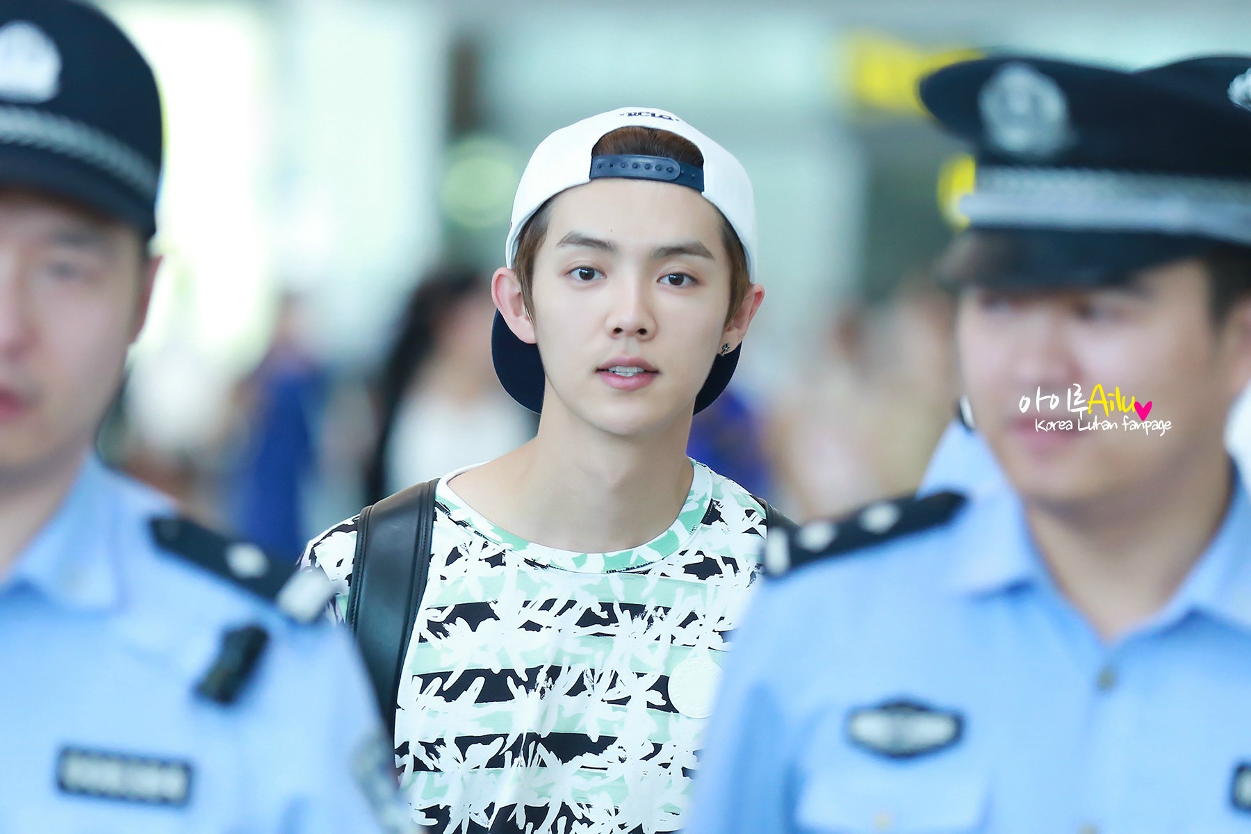  [FANTAKEN] 140725 Beijing Airport [44P] 005C2aUggw1eiplr3ehs1j31e00xc10b