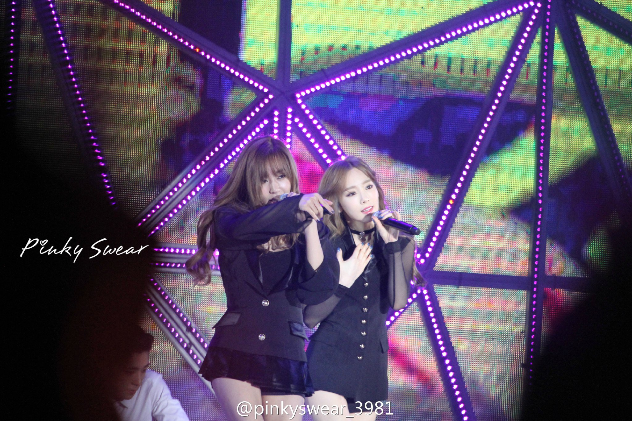 [PIC][17-10-2014]SNSD khởi hành đi Thượng Hải – Trung Quốc để tham dự "SMTOWN LIVE WORLD TOUR IV IN SHANGHAI" vào tối nay - Page 10 005JlM7Bgw1eljqdv5lqmj31kw11xk99