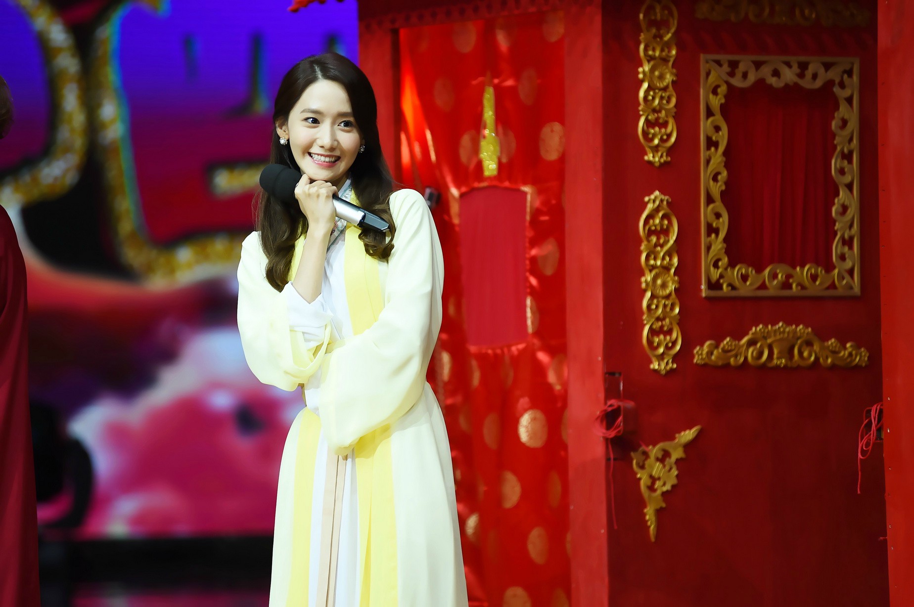 [PIC][18-04-2016]YoonA khởi hành đi Trường Sa - Trung Quốc để ghi hình cho chương trình "HAPPY CAMP" vào sáng nay - Page 2 005OMvIygw1f3m44kc604j31fc0y4gtt