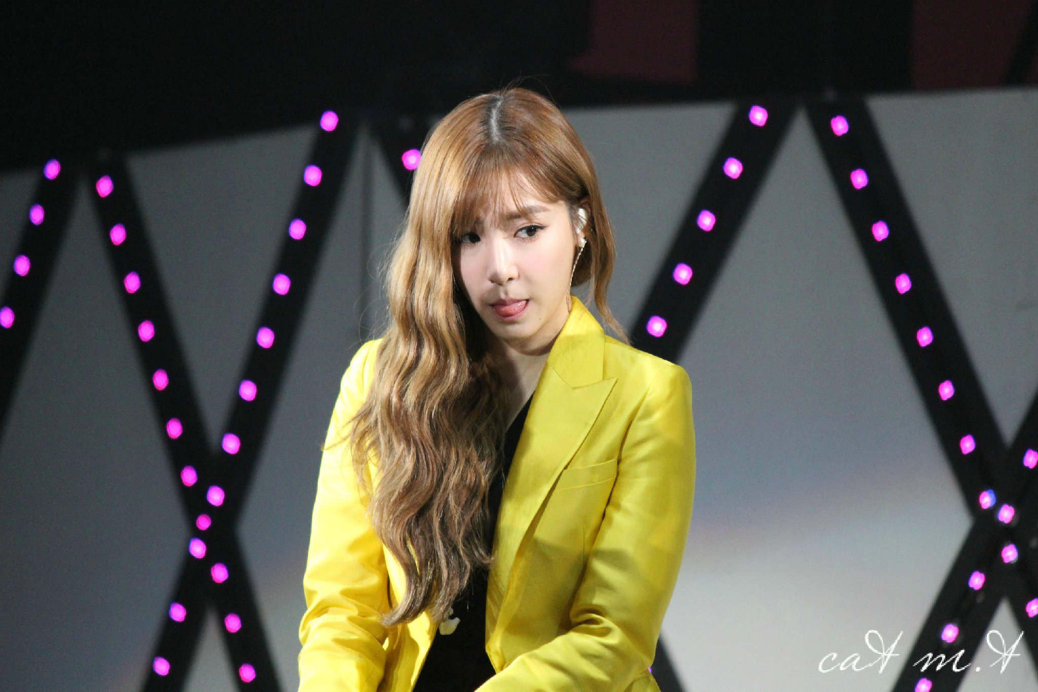 [PIC][21-11-2014]SNSD khởi hành đi Trung Quốc để tham gia "China for GG 1st Fan Party in NanJing" vào trưa nay - Page 9 005wnw2fgw1emlw10vzyyj31kw11xak4