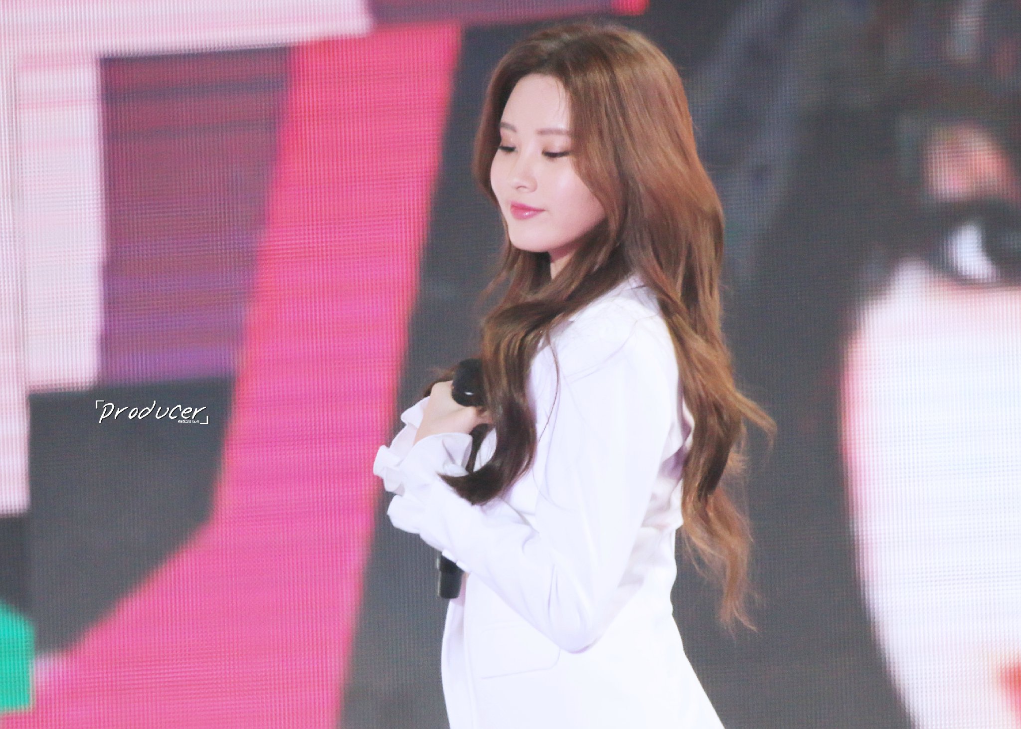 [PIC][24-10-2014]SNSD khởi hành đi Trung Quốc để biểu diễn tại "MBC Korean Music Wave in Beijing 2014" vào chiều nay - Page 11 0062K7DFgw1eqswha1wi8j31kw14mdr2