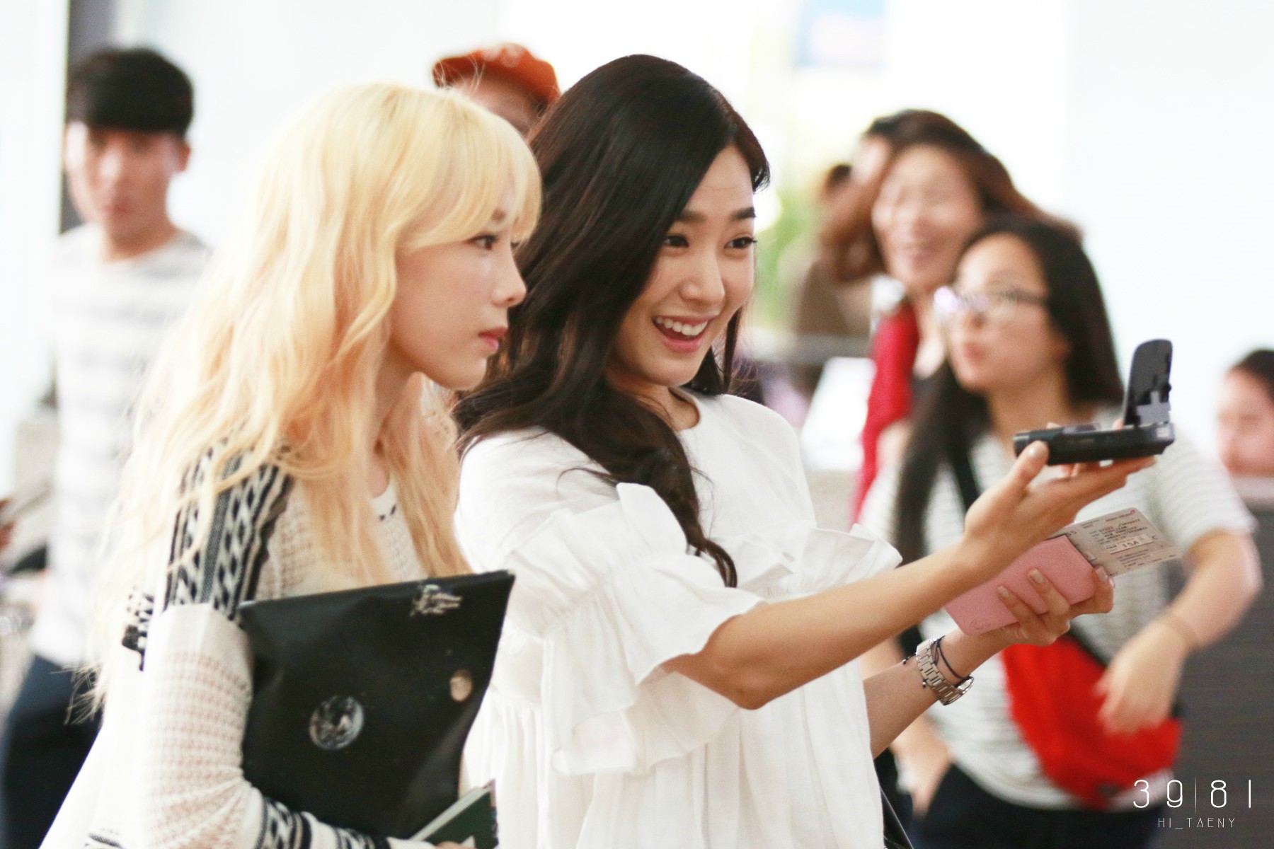 [PIC][06-08-2015]SNSD khởi hành đi New York - Mỹ để tham dự "KCON 2015" vào sáng nay - Page 3 006aDyVGjw1euudhr1cexj31e00xcth3