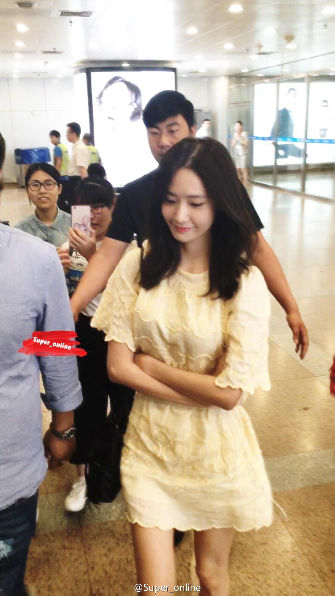 [PIC][03-07-2016]YoonA xuất hiện tại Bắc Kinh để ghi hình cho chương trình "Are You Normal" vào hôm nay 006mI60Yjw1f5gyc8yu77j30v71jitht