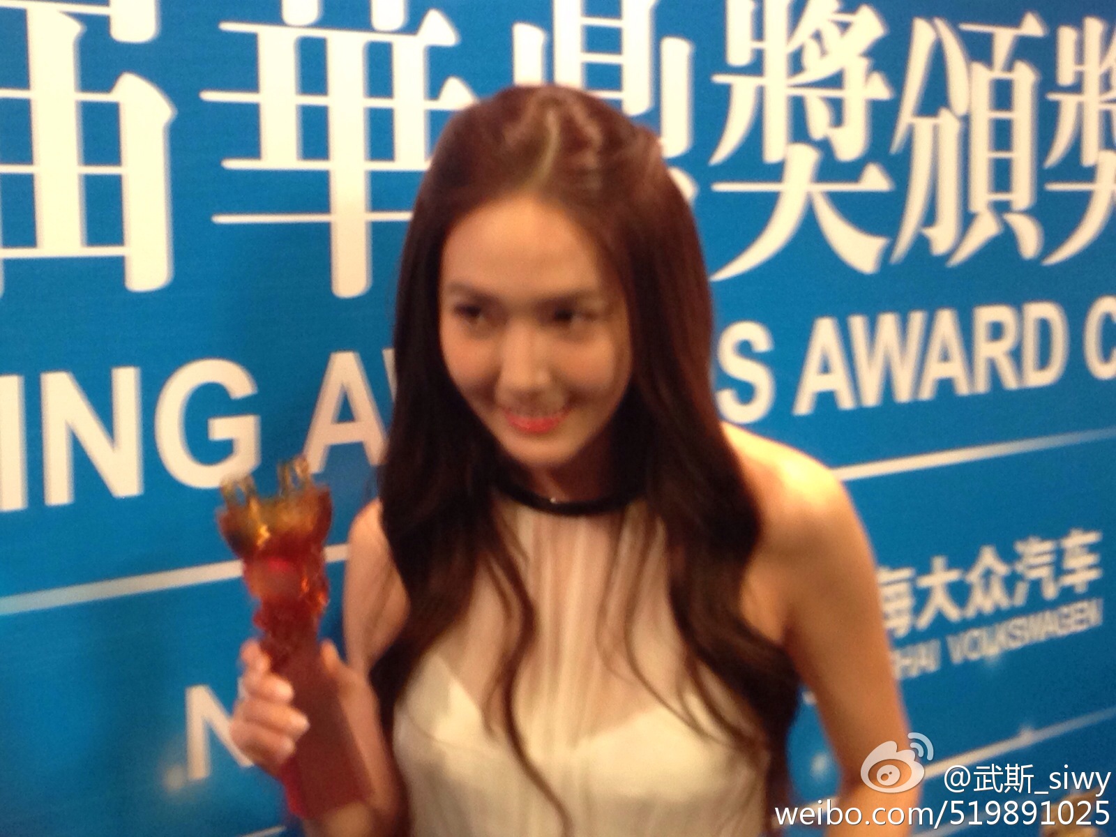 [PIC][07-10-2013]Jessica khởi hành đi Macao để tham dự "10th Huading Award" vào sáng nay 45f41186jw1e9d2jvr2ksj218g0xck1x