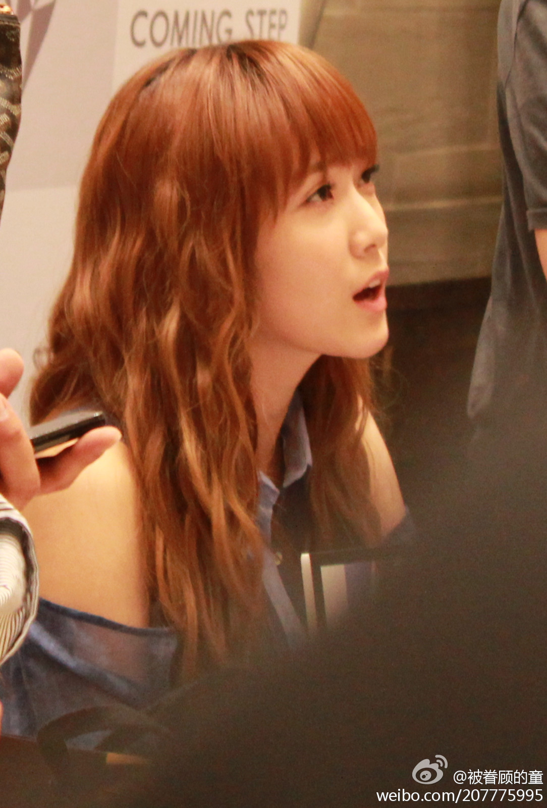 [PIC][26-05-2012]JESSICA TẠI BUỔI "FAN SIGN" CHO THƯƠNG HIỆU COMING STEP VÀO TRƯA NAY - Page 2 46c00517gw1dtbwyqyvdcj