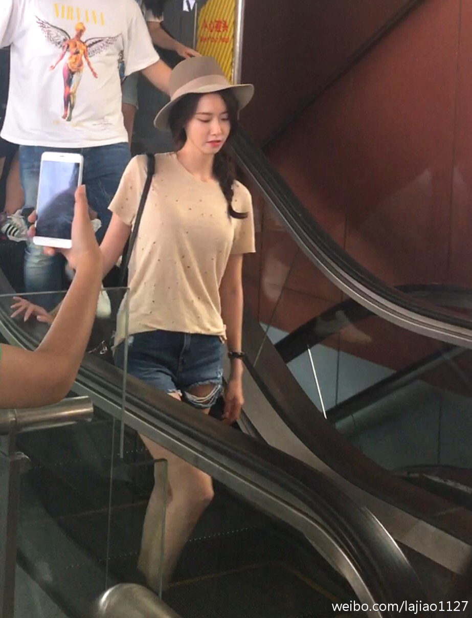 [PIC][25-07-2016]YoonA xuất phát đi Thượng Hải vào chiều nay 5d1f8c08gw1f669vc9r8pj20pn0xkh7b