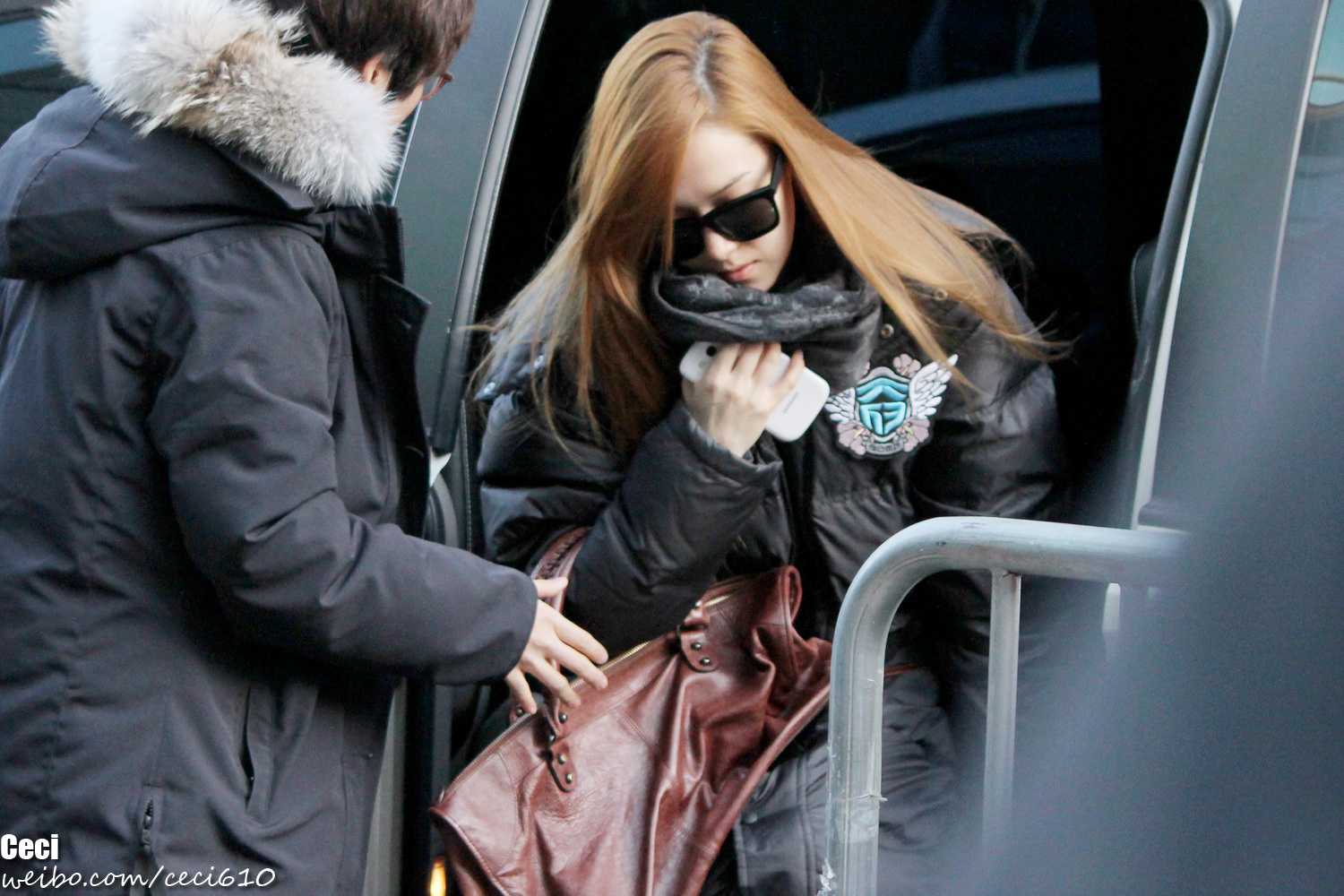 [PIC][25-01-2013]SNSD xuất hiện tại toà nhà của KBS để ghi hình cho chương trình "Music Bank" vào hôm nay 66eb31d9gw1e1bvvo31fmj