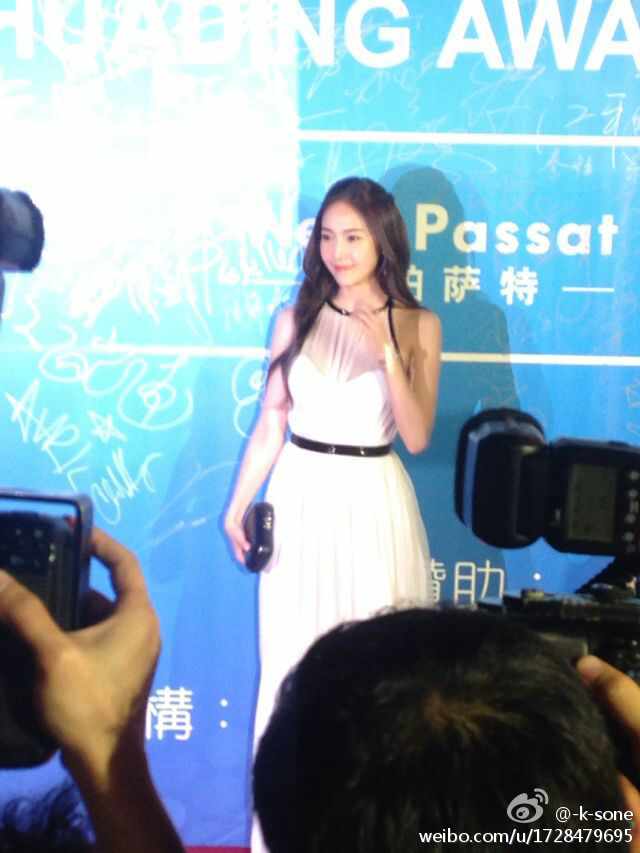 [PIC][07-10-2013]Jessica khởi hành đi Macao để tham dự "10th Huading Award" vào sáng nay 670681cfjw1e9ct9of84cj20hs0npq3k