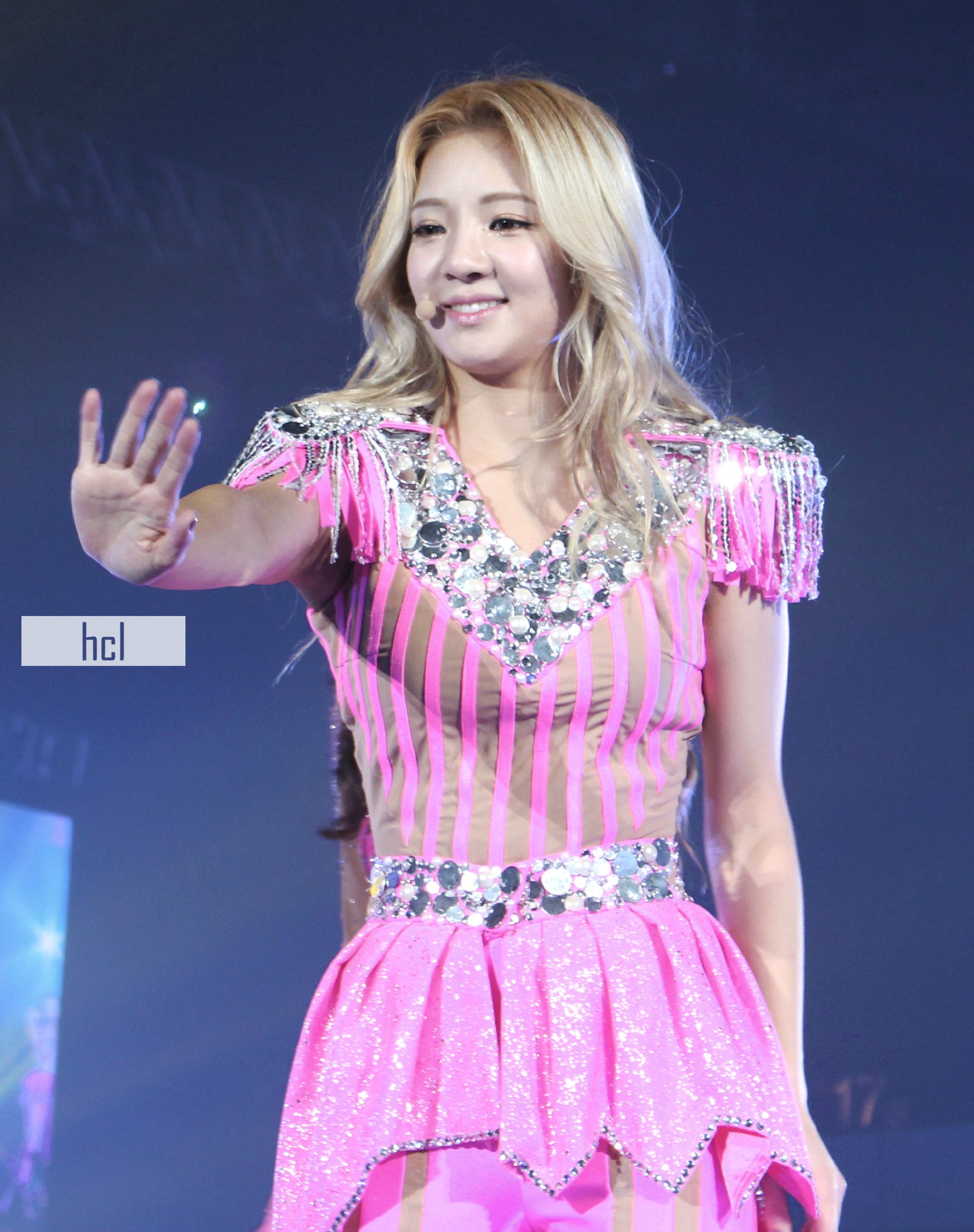 [PIC][08/09/10-11-2013]Hình ảnh mới nhất từ "2013 Girls' Generation's World Tour – Girls & Peace in HongKong" của SNSD (P2) - Page 28 675f3d9cgw1eb6y5f4ffvj21kw1zynfn