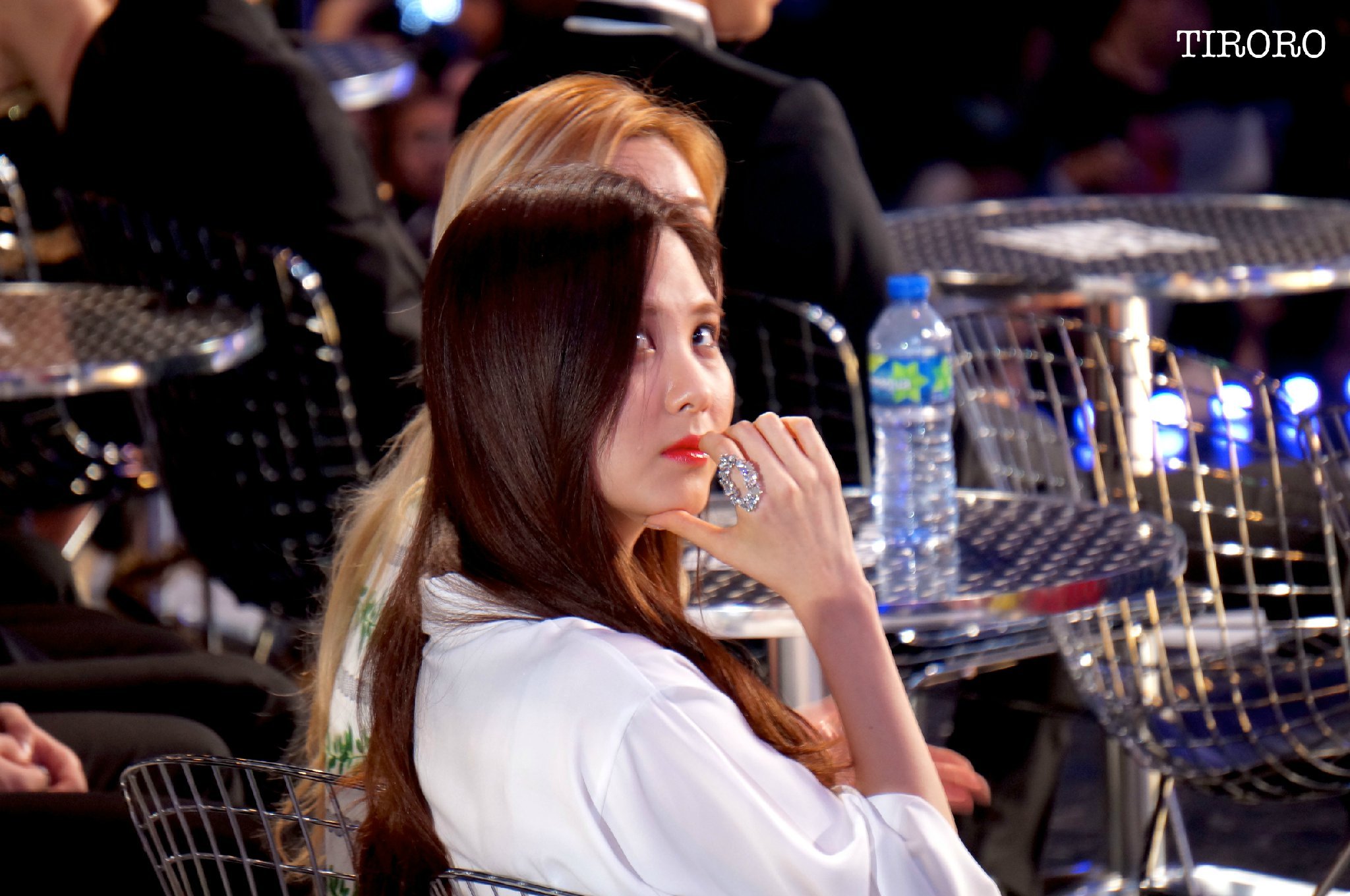 [PIC][22-11-2013]SeoHyun và HyoYeon khởi hành đi Hồng Kông để tham dự "2013 Mnet Asian Music Awards" vào sáng nay - Page 2 67612de1gw1eauv38rxy6j21kw11sdp5