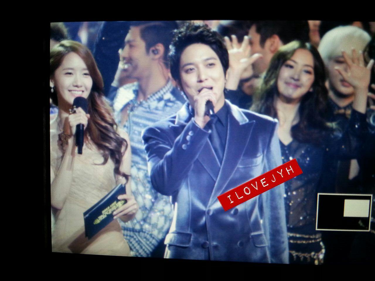 [PIC][28-12-2012]Hình ảnh mới nhất từ Đại nhạc hội "KBS Gayo Daechukje" của MC YoonA được diễn ra vào tối nay - Page 2 6784e53fgw1e09v9v4ie2j