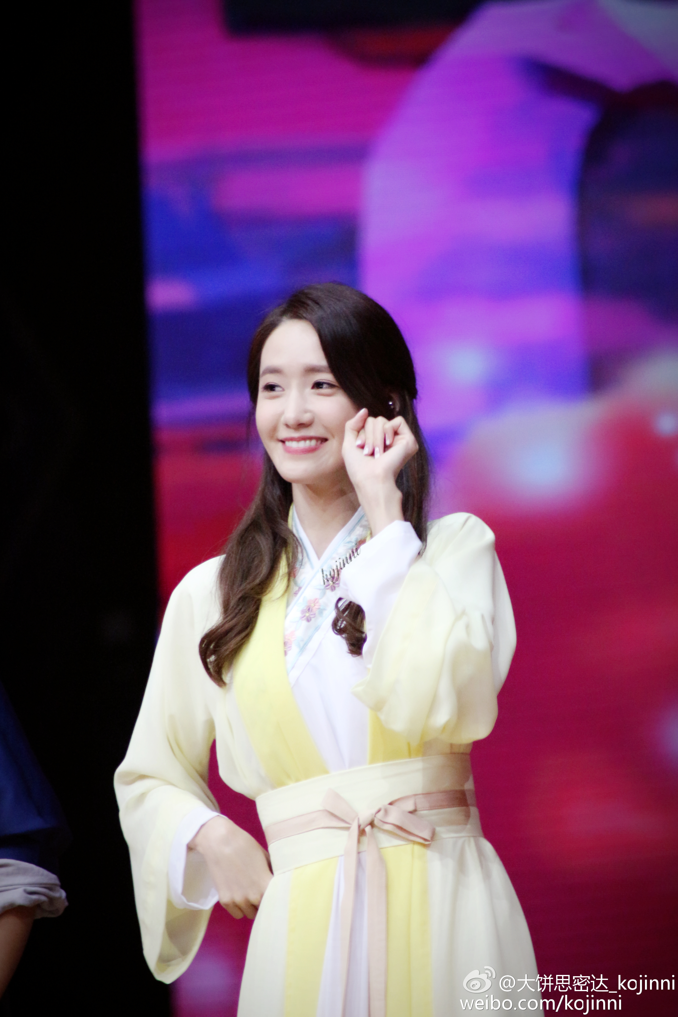 [PIC][18-04-2016]YoonA khởi hành đi Trường Sa - Trung Quốc để ghi hình cho chương trình "HAPPY CAMP" vào sáng nay - Page 3 679f32d2gw1f40nfd8bd8j21og2iox6t