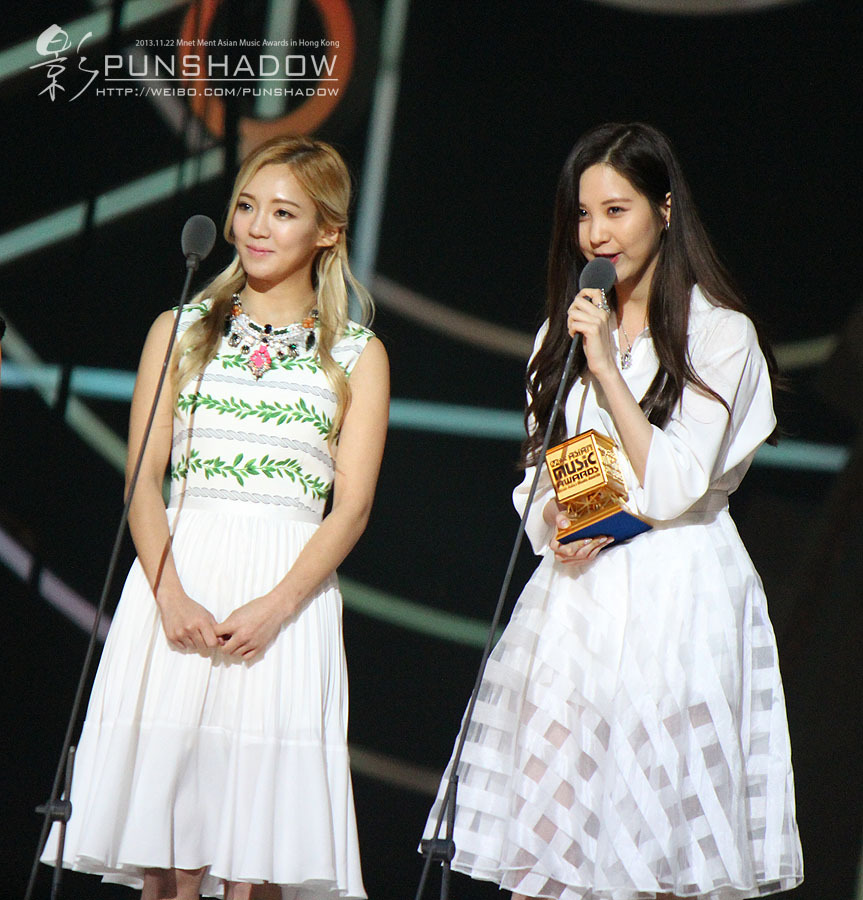 [PIC][22-11-2013]SeoHyun và HyoYeon khởi hành đi Hồng Kông để tham dự "2013 Mnet Asian Music Awards" vào sáng nay - Page 2 67bfe94bgw1eauwqzrc6pj20nz0p0tea