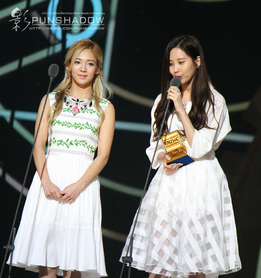 [PIC][22-11-2013]SeoHyun và HyoYeon khởi hành đi Hồng Kông để tham dự "2013 Mnet Asian Music Awards" vào sáng nay - Page 2 67bfe94bgw1eauwr03422j20nj0p0jwx