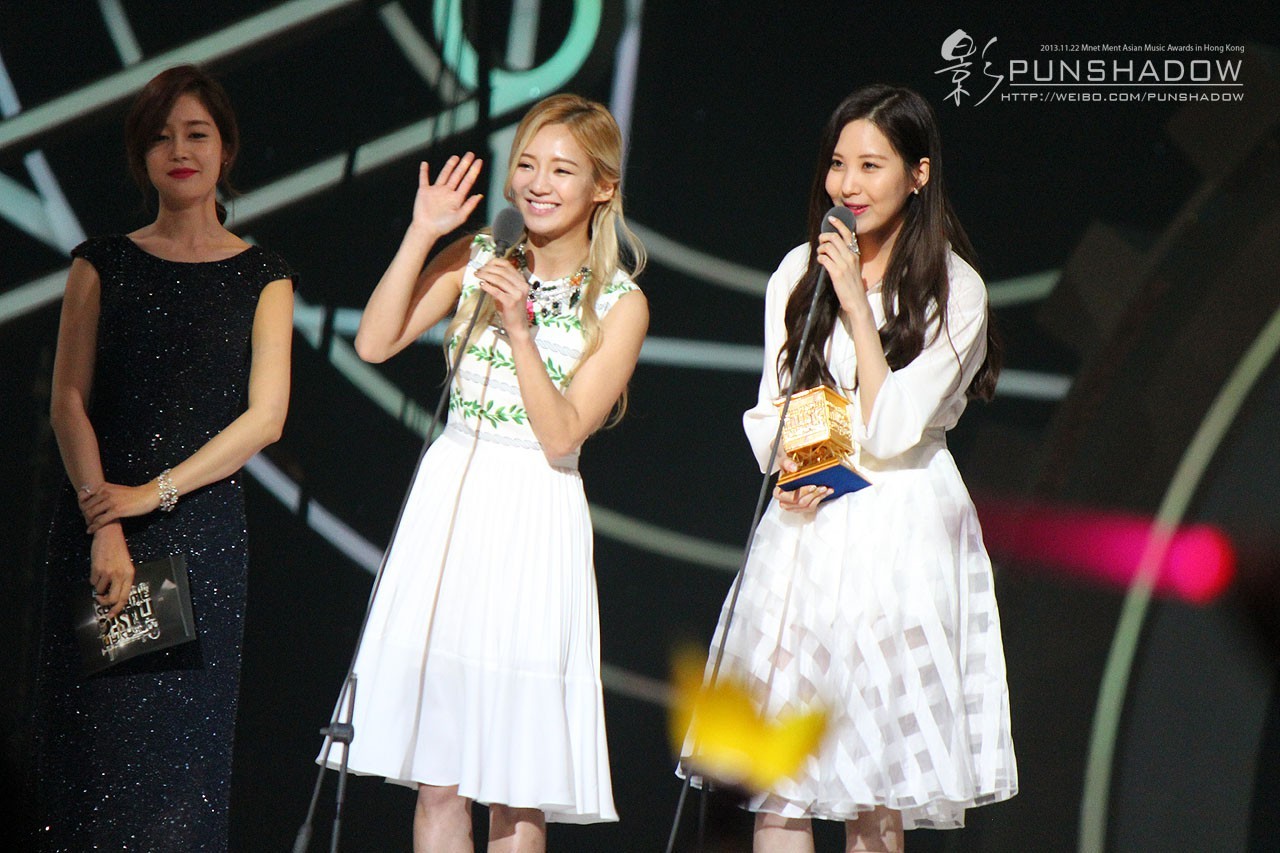 [PIC][22-11-2013]SeoHyun và HyoYeon khởi hành đi Hồng Kông để tham dự "2013 Mnet Asian Music Awards" vào sáng nay - Page 2 67bfe94bgw1eauwr0fx1zj20zk0npgrs