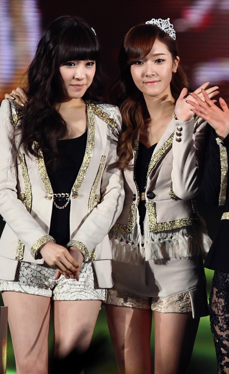 [FANTAKEN/OFFICIAL][11-01-2012] SNSD @ 26th Golden Disk Awards’ - Kyocera Dome , Oska, Japan 68f18232gw1dp00b1lnhoj