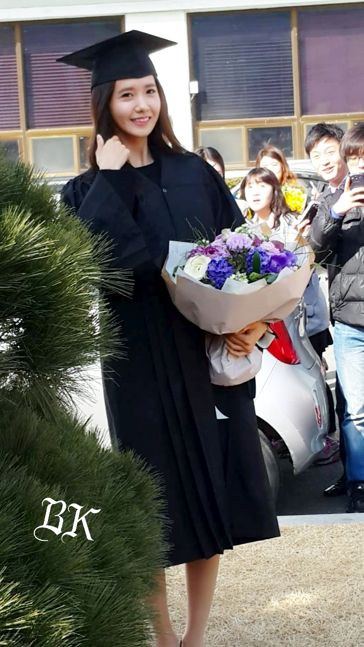 [PIC][24-02-2015]YoonA tham dự Lễ Tốt Nghiệp của Trường Đại học Dongguk và Hội thảo về Lễ Tốt Nghiệp vào sáng nay 6a802711jw1epk82l0c4ij20k00zkqkf