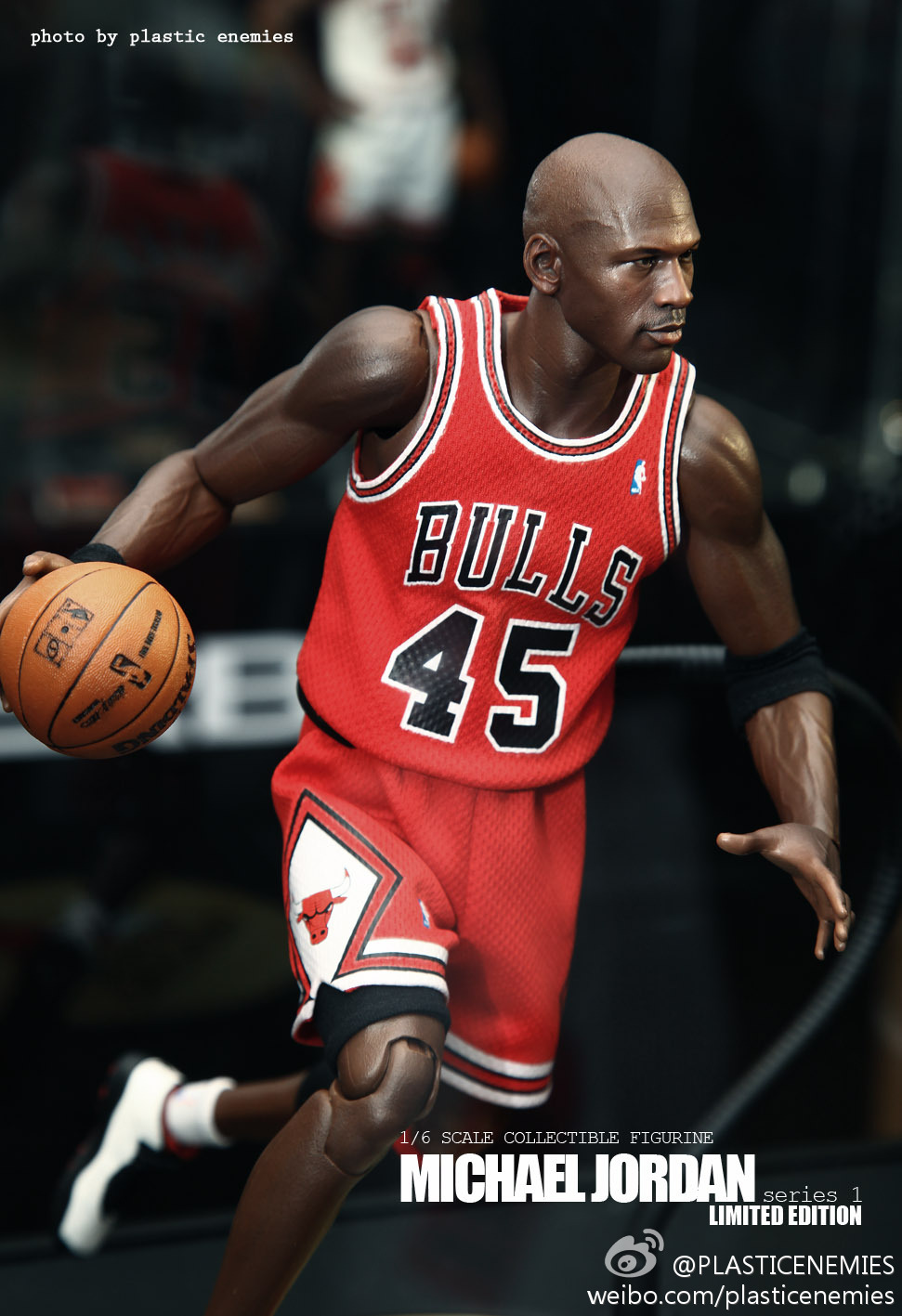 [ENTERBAY] NBA Real Masterpiece - Michael Jordan | Series 1 - Página 9 6a853733gw1e175gx3jknj