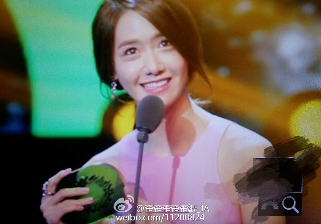 [PIC][05-12-2015]YoonA khởi hành đi Trung Quốc để tham dự "2016 iQiYi Concert 'ALL-STAR CARNIVAL'" vào sáng nay 6c33e0b1jw1eyp1sd9yidj20u00kx423