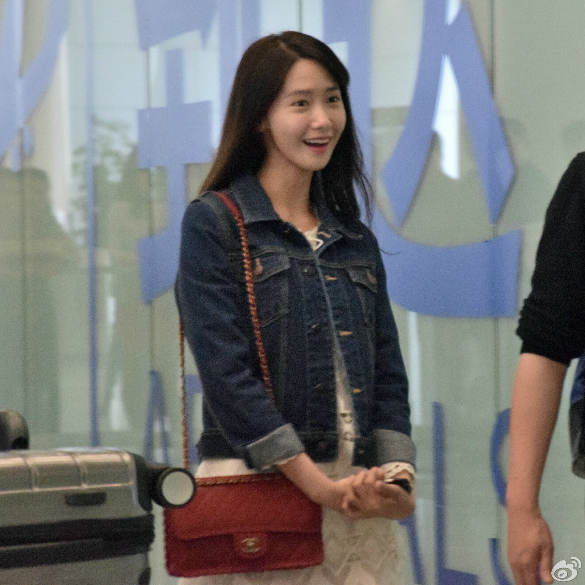 [PIC][28-04-2015]YoonA khởi hành đi Trung Quốc vào trưa nay 6dca43a2gw1erlbnjtt1aj21kw1kw1bw