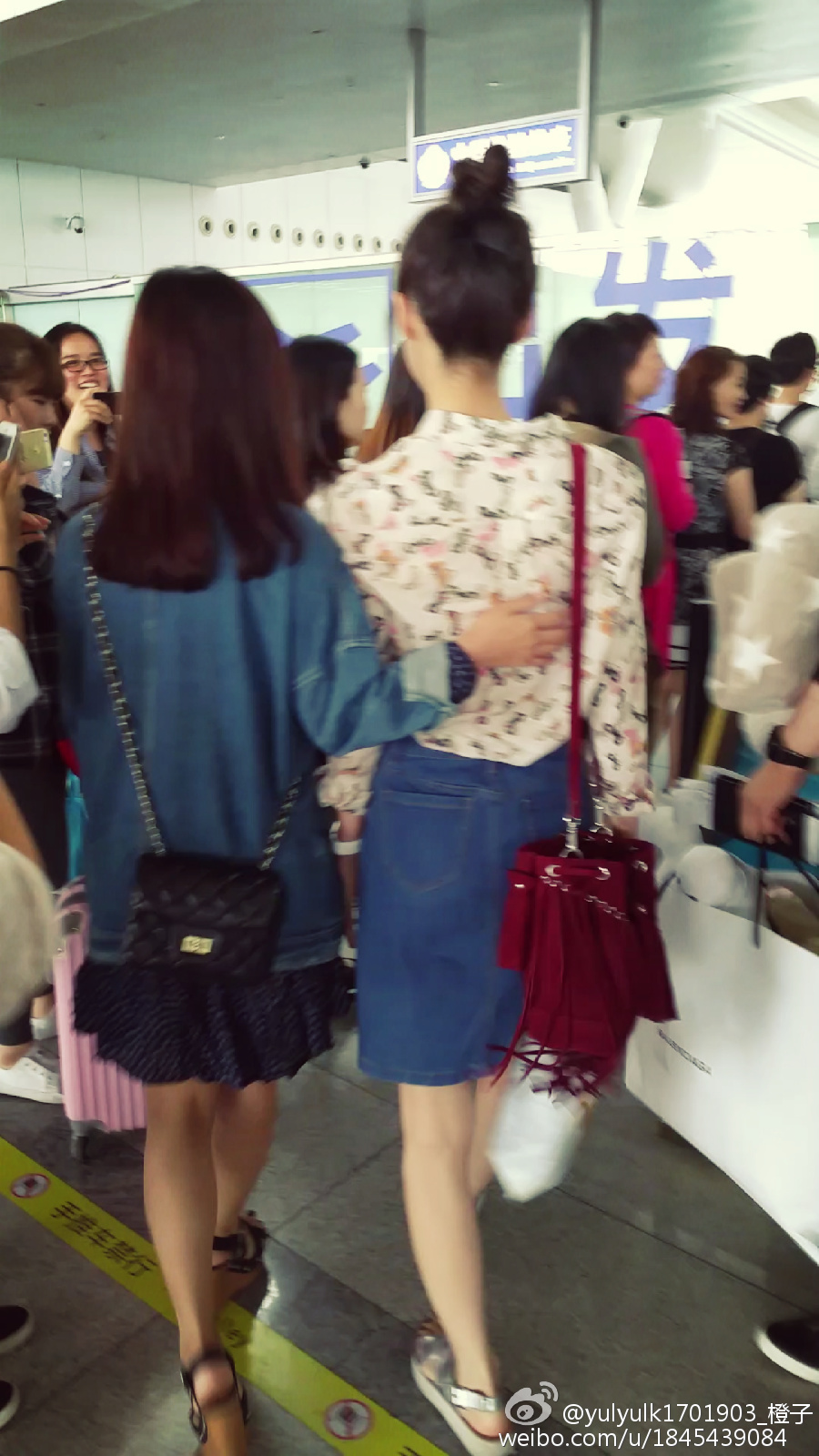 [PIC][26-05-2015]YoonA trở về Hàn Quốc vào trưa nay 6dff2a6cjw1eshd7yqzs0j20p018g49b