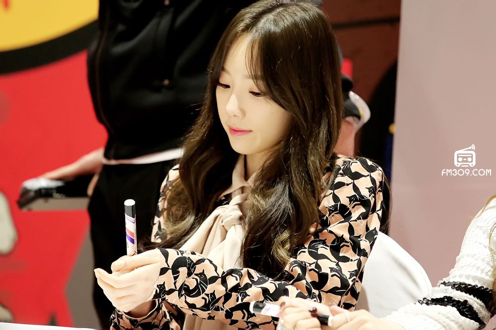 [PIC][27-11-2014]SNSD xuất hiện tại buổi fansign cho "LOTTE MALL" vào chiều nay - Page 6 6efd7b12tw1eqgxpd9f1uj20rs0ii412