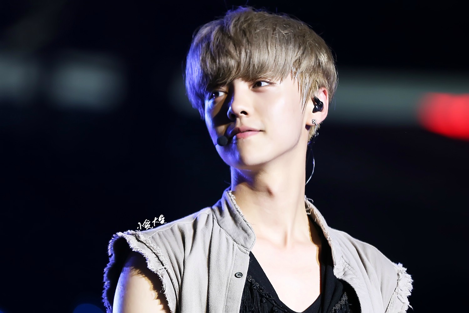 [FANTAKEN] 140727 EXO Concert "The Lost Planet" in Changsha [116P] 6fa78c66gw1eismx5a5zbj215o0rs792