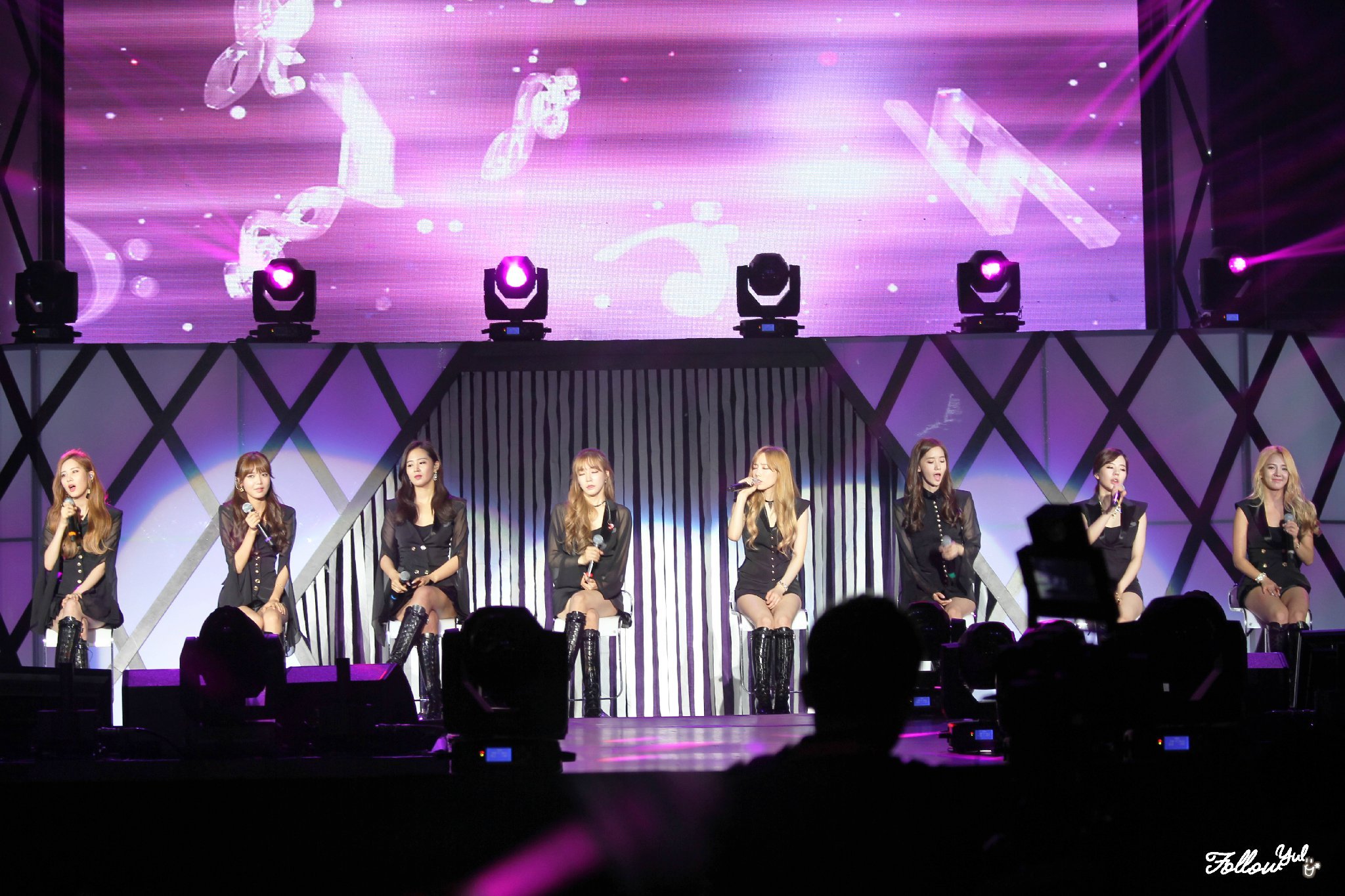 [PIC][30-09-2014]SNSD khởi hành đi Trung Quốc để tham dự "China for GG 1st Fan Party in ShenZhen" vào sáng nay - Page 6 71262d51gw1ekx8igo2ffj21kw11xqew