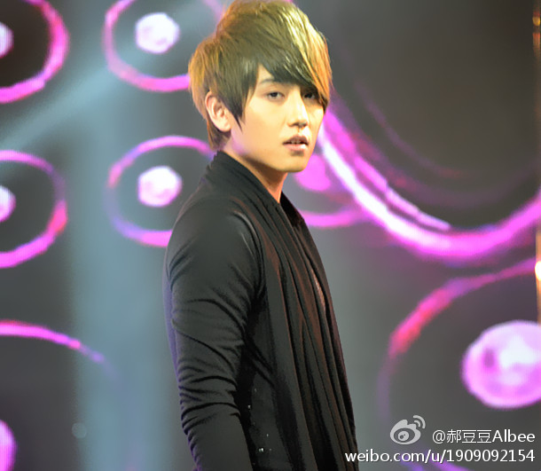 [20120227] MIC男团 recorded "China Art-Weekend Edition"@CCTV 4 (录制中国文艺周末版) 71ca6f3atw1dqgzklcjkdj