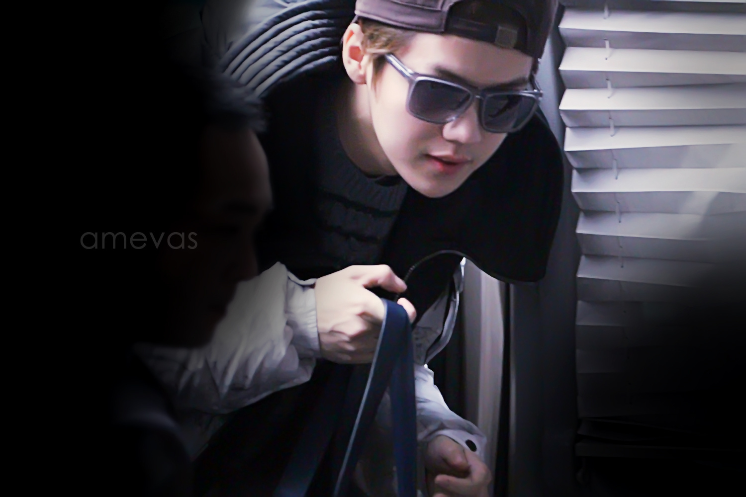 [FANTAKEN] 150117 Beijing Airport to Taiwan Taoyuan Airport [12P] 85b1fc14jw1eocom9hv2wj215o0rs0zv