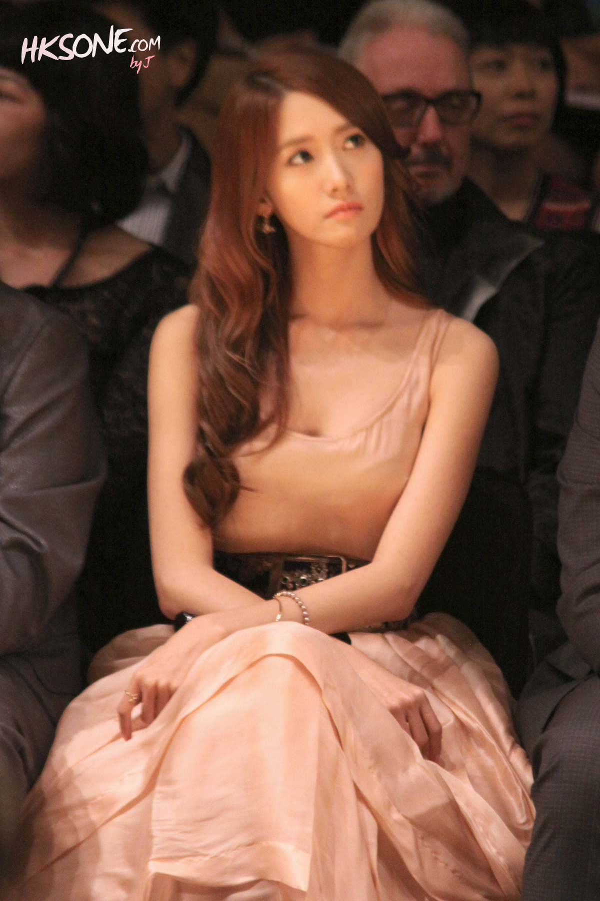 [PIC][31-10-2012]YoonA khởi hành đi Hồng Kông để tham gia sự kiện thời trang "Vivienne Westwood"  - Page 4 8af9a0acgw1dyhvimiztlj