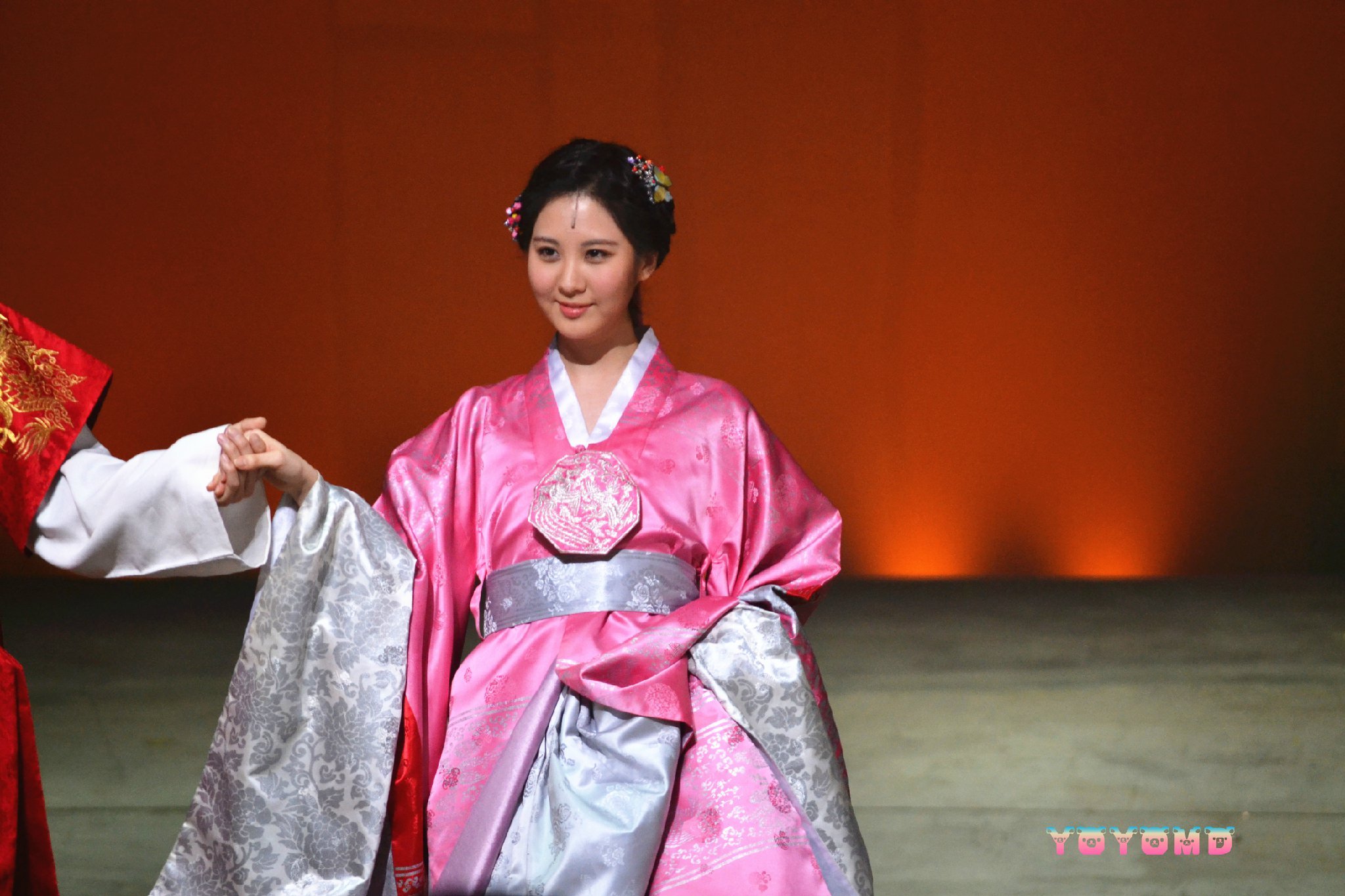 [OTHER][04-12-2013]Hình ảnh mới nhất từ vở nhạc kịch "The moon that embraces the sun" của SeoHyun - Page 10 8f10deaftw1edq8jpvh09j21kw11xajm