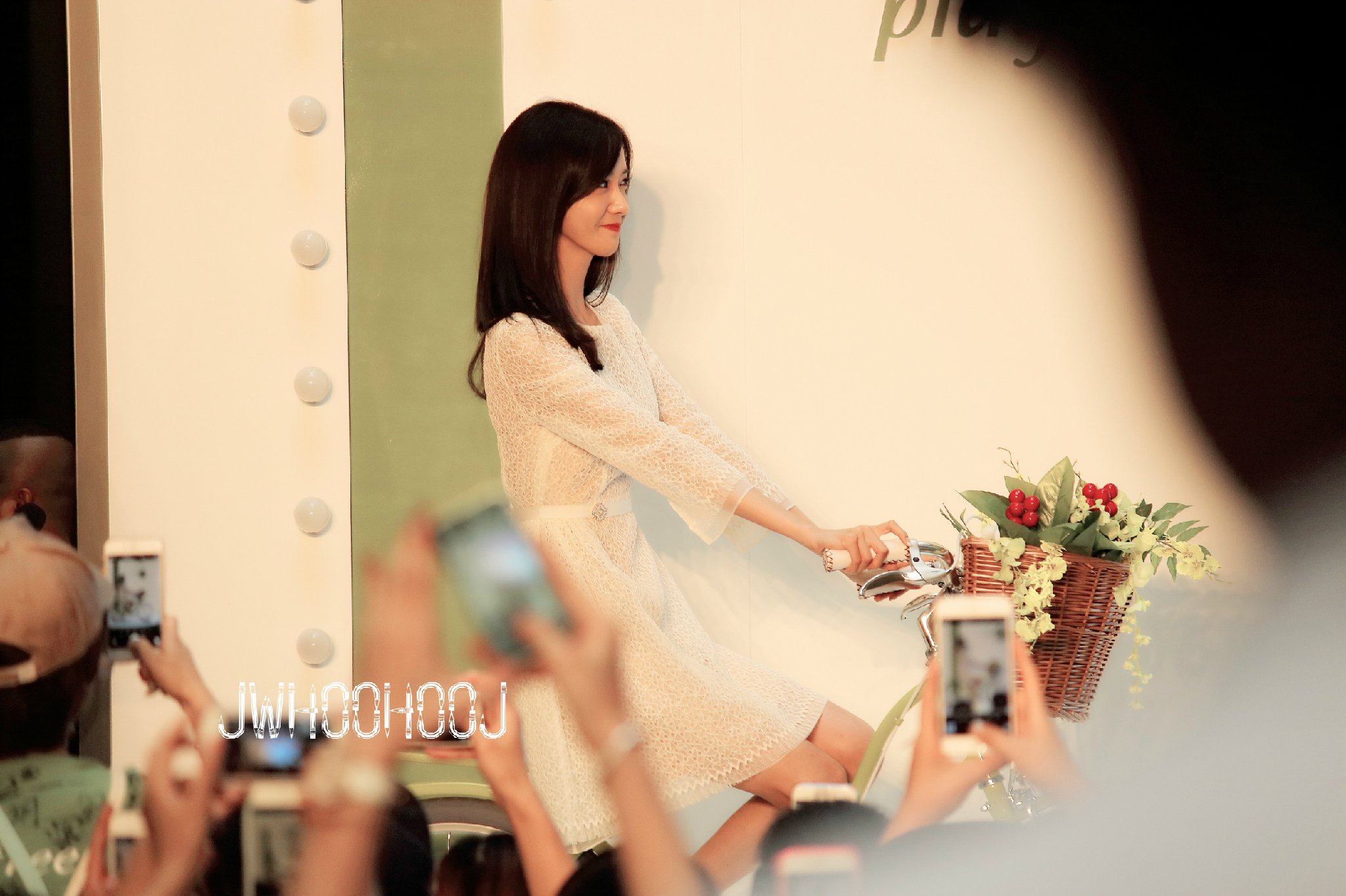 [PIC][18-09-2015]YoonA khởi hành đi Bắc Kinh - Trung Quốc để tham dự sự kiện "Innisfree GREEN BICYCLE TOUR" vào sáng nay - Page 3 90963b71jw1ew7wnhrcimj21kw11xtg9