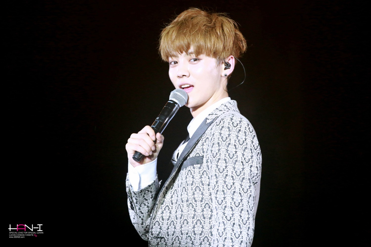 [FANTAKEN] 140628 EXO Concert "The Lost Planet" in Chongqing [105P] 9e8e974dgw1ehuaq3azdnj215o0rs0ym