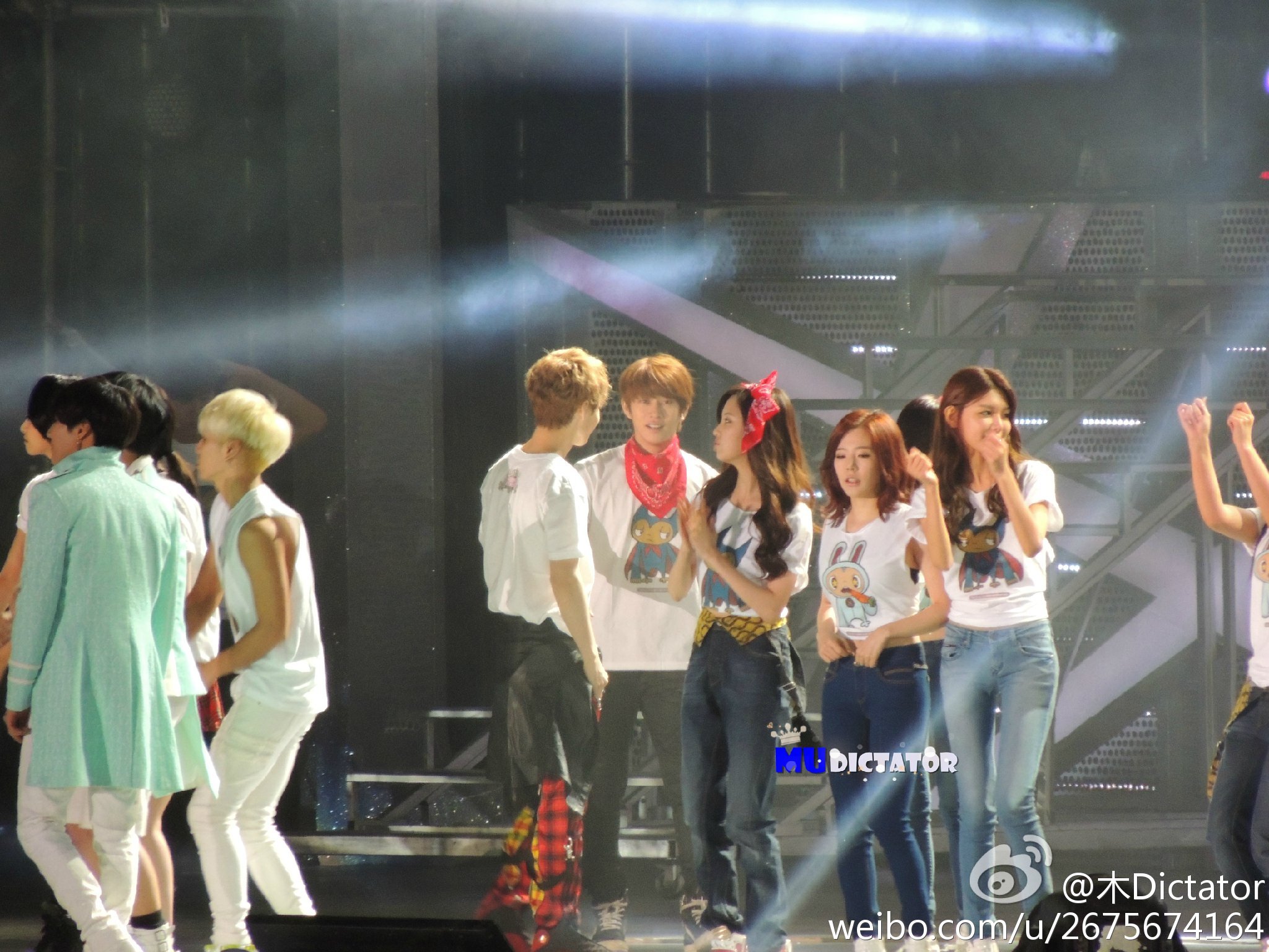 [PIC][18-10-2013]SNSD khởi hành đi Bắc Kinh để tham gia "SMTOWN Live World Tour III in Beijing" vào chiều nay - Page 4 9f7b8c34jw1e9rf6jjd8cj21kw16ods2