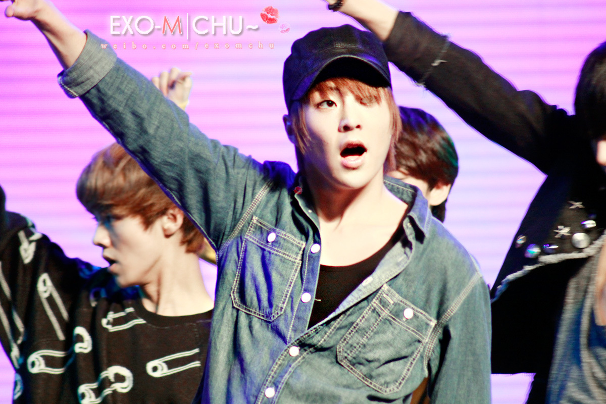 [Fantaken] 011112 EXO M XiuMin @ IEF Rehearsal  A066e683jw1dz42bwoj43j