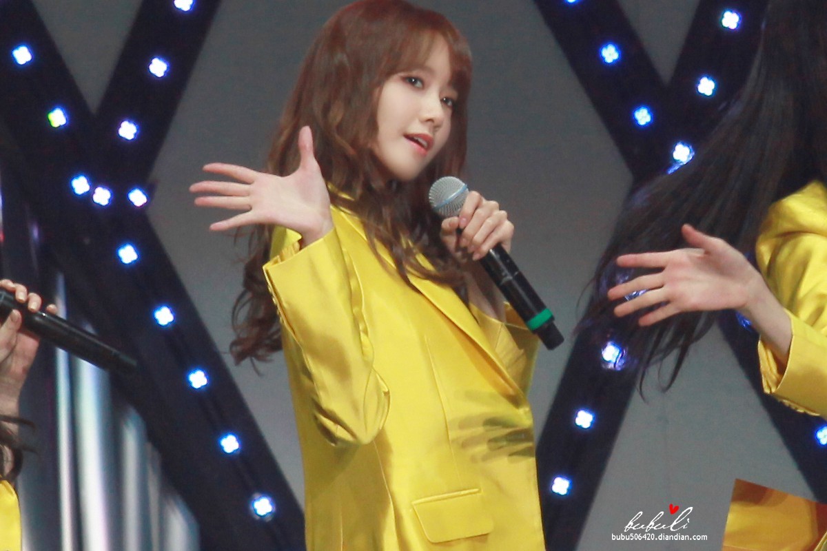 [PIC][21-11-2014]SNSD khởi hành đi Trung Quốc để tham gia "China for GG 1st Fan Party in NanJing" vào trưa nay - Page 9 A118e1b1gw1emkt35mwmpj20xc0m8win