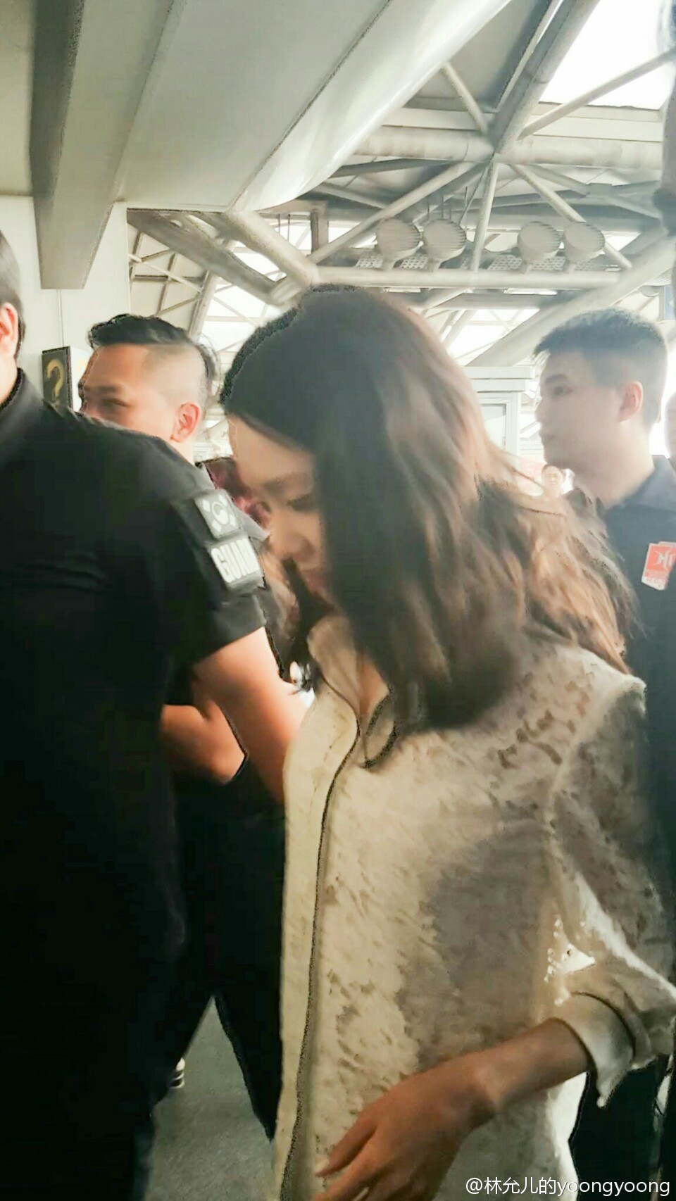 [PIC][26-06-2016]YoonA trở về Hàn Quốc vào chiều nay A1663867jw1f58i9f76ilj20qo1betep