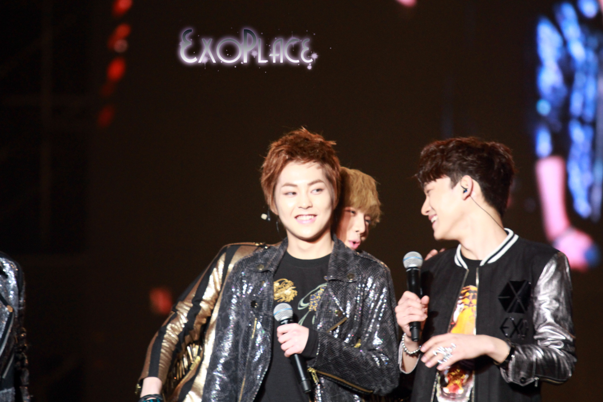 [Fantaken] 091212 EXO M XiuMin @ Chongqing Irreplaceable Concert  A1d7a3cfjw1dzq58x9ts7j