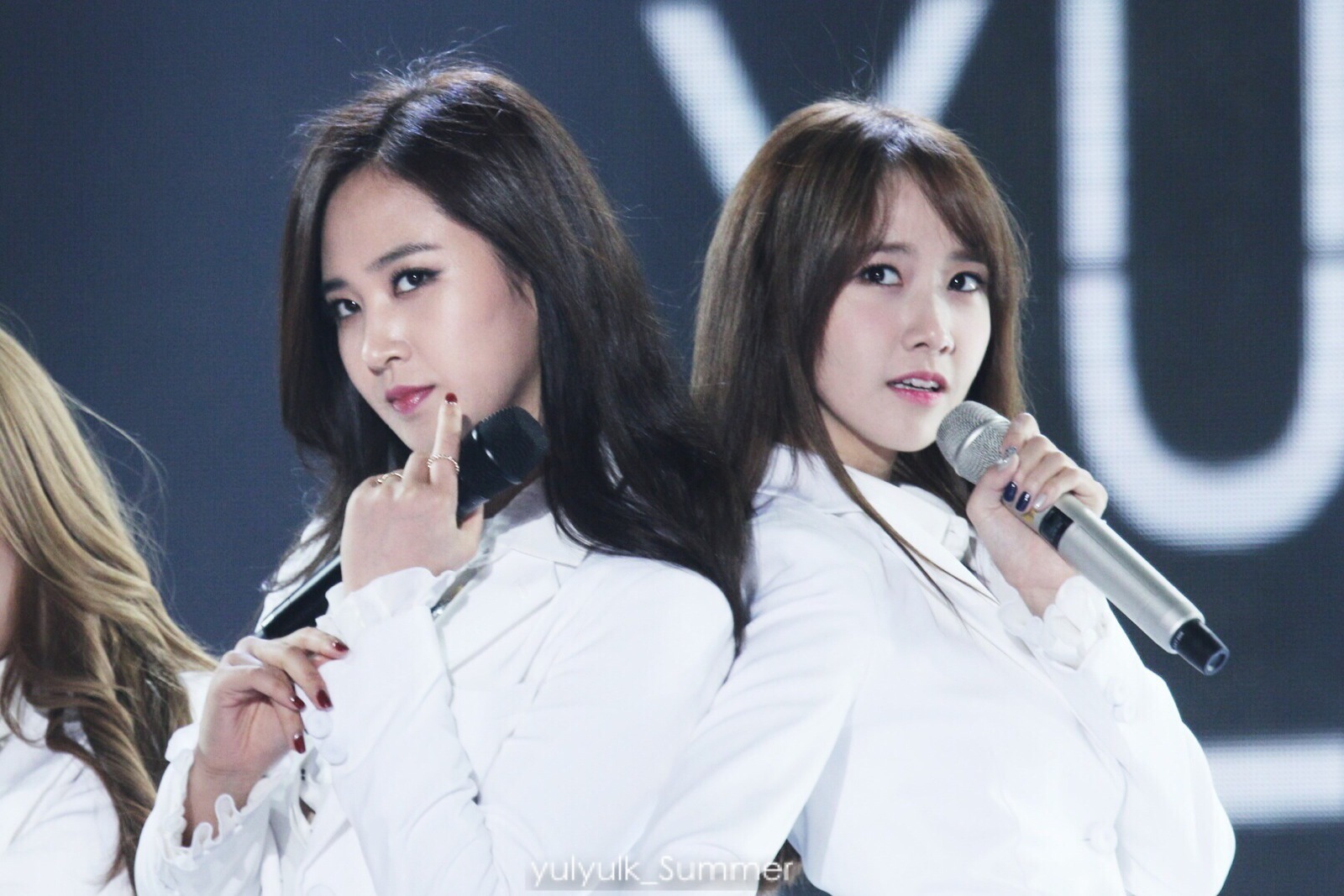 [PIC][24-10-2014]SNSD khởi hành đi Trung Quốc để biểu diễn tại "MBC Korean Music Wave in Beijing 2014" vào chiều nay - Page 4 A2be6f0ejw1eloj1cb0flj218g0tndoq