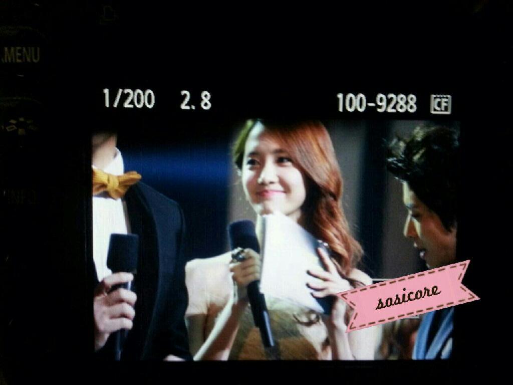 [PIC][28-12-2012]Hình ảnh mới nhất từ Đại nhạc hội "KBS Gayo Daechukje" của MC YoonA được diễn ra vào tối nay - Page 2 A8f6f66ejw1e09vk2rrkhj