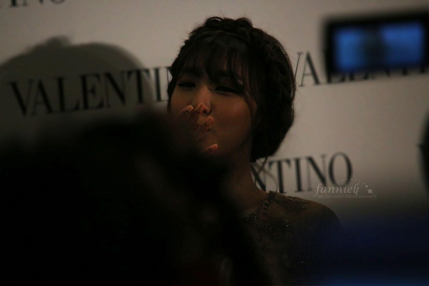[PIC][04-02-2015]Tiffany khởi hành đi Hồng Kông để tham dự sự kện "Valentino Flagship Grand Opening" vào trưa nay - Page 3 A9e00bdajw1eoywn0bypxj215o0rstas