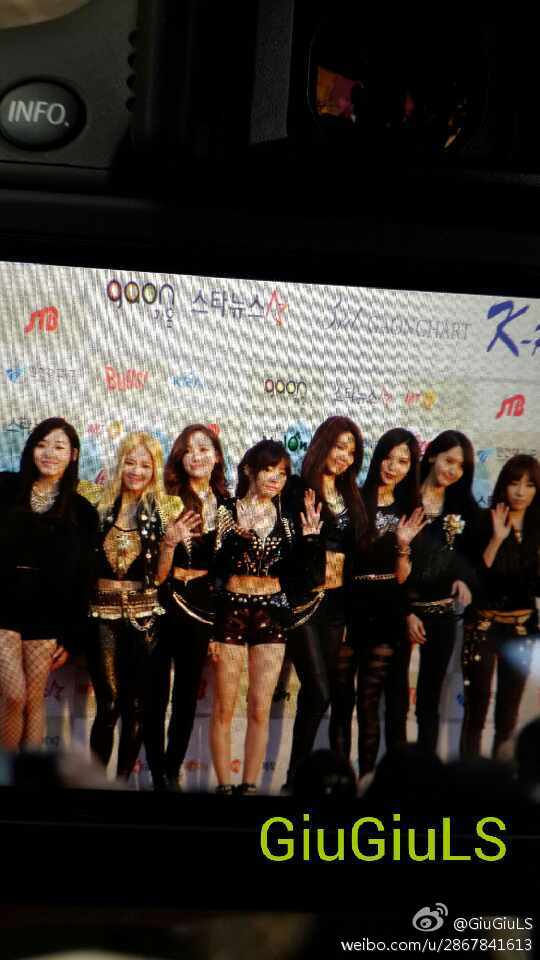 [PIC][12-02-2014]Hình ảnh mới nhất từ "THE 3RD GAONCHART K-POP AWARDS" của SNSD + MC Yuri vào tối nay - Page 4 Aaefca4djw1edgoqoqpakj20f00qodgu