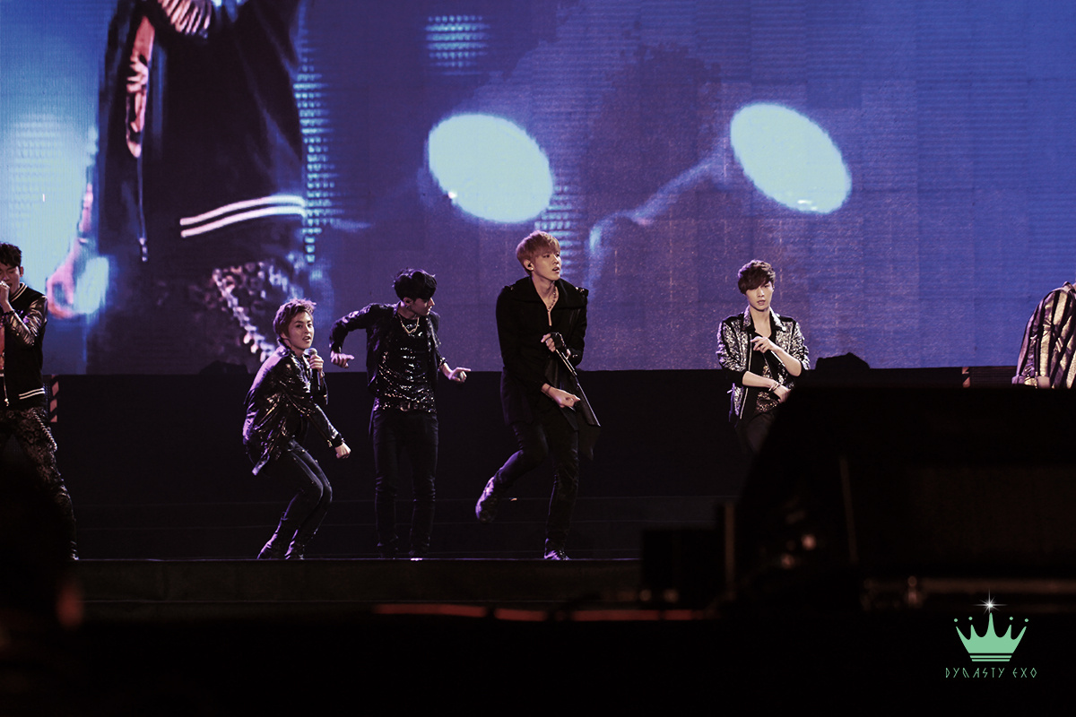 [Fantaken] 091212 EXO M XiuMin @ Chongqing Irreplaceable Concert  B1c86477gw1dztpjbtlwfj
