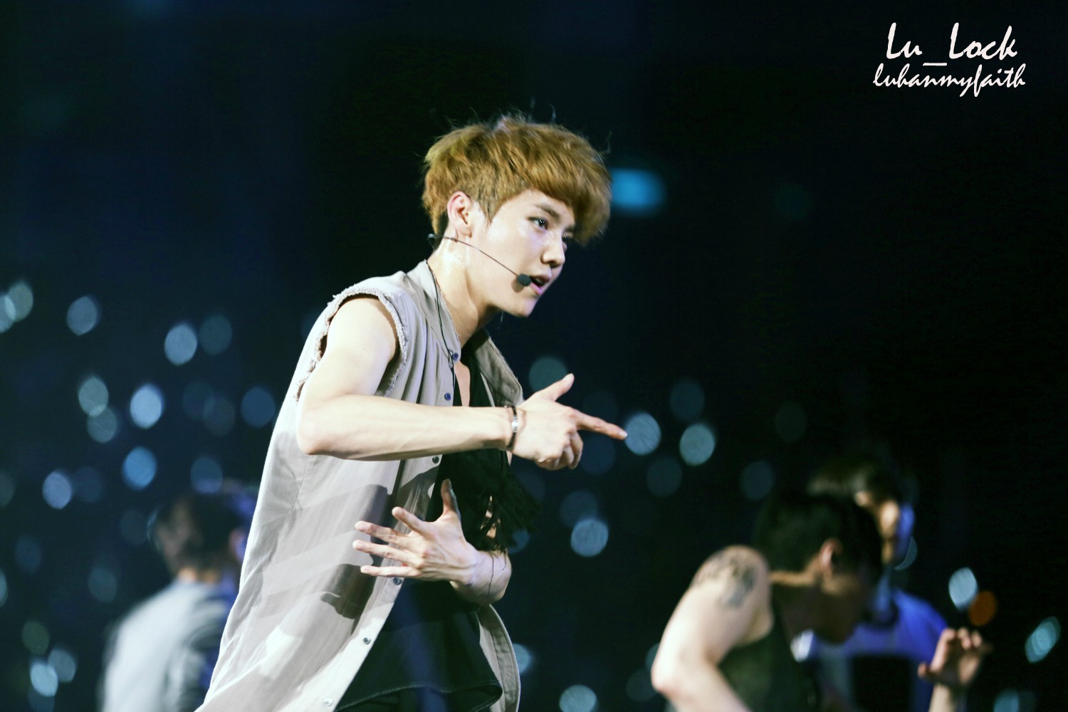 [FANTAKEN] 140711 EXO Concert "The Lost Planet" in Taipei - Day 1 [34P] D01fad47gw1ei9f7ltn0uj215o0rsaf4