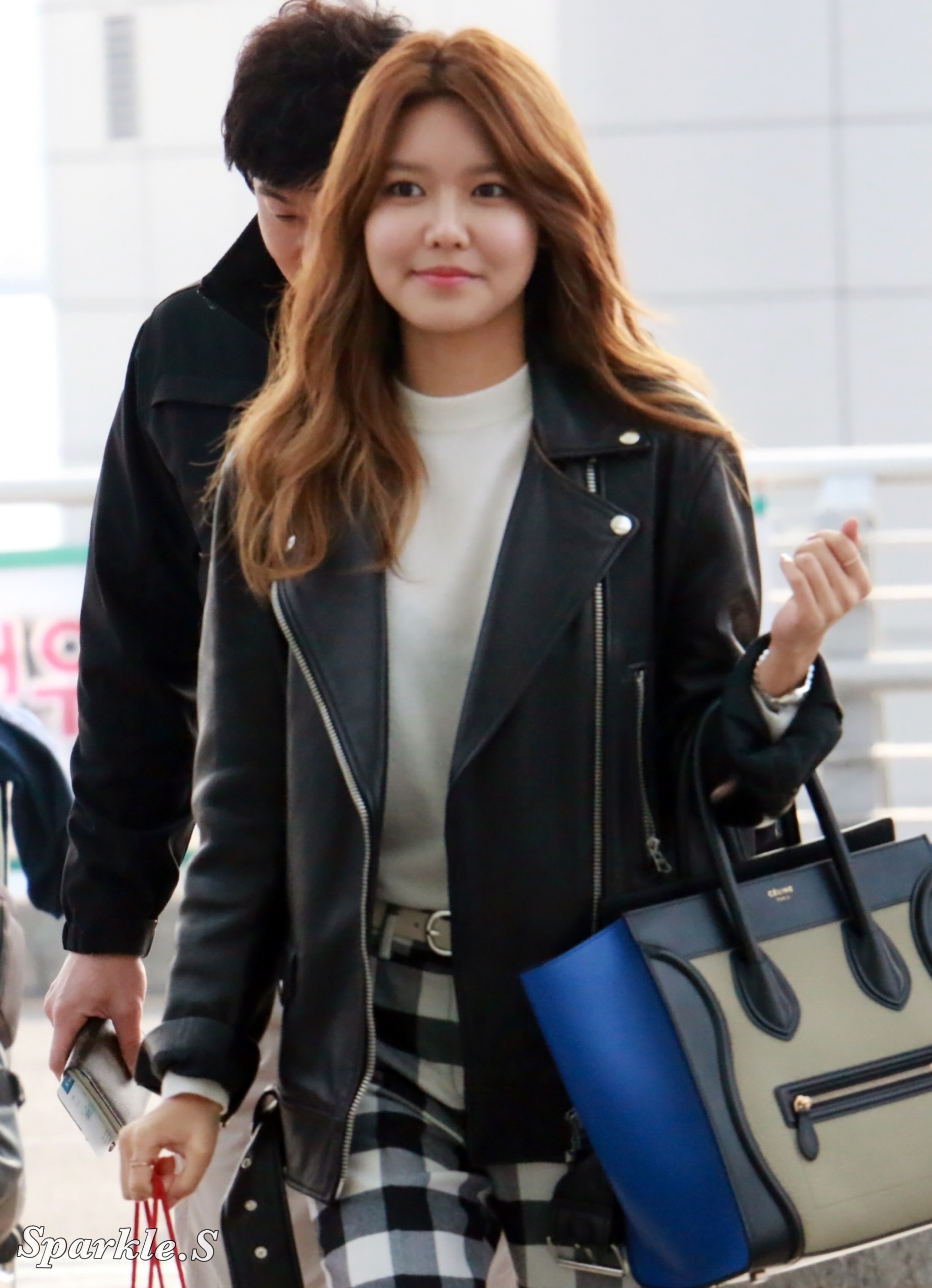 [PIC][04-02-2015]SooYoung xuất phát đi Hồng Kông để tham dự buổi fansign cho thương hiệu mỹ phẩm "LLang" - Page 6 D3ed1f09jw1epsdqt8gpwj21kw26mnku