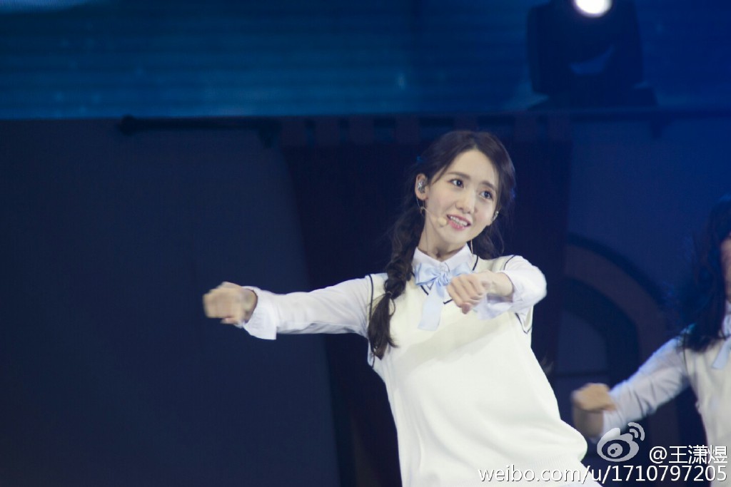 [PIC][24-07-2016]YoonA khởi hành đi Trùng Khánh - Trung Quốc để tham dự "2016 YoonA 1st Fanmeet - BLOSSOM in Chongqing" vào sáng nay - Page 3 65f8b195gw1f65z370bujj21400qowhq