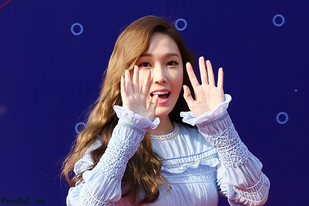 [PIC][10-04-2016]Jessica khởi hành đi Bắc Kinh - Trung Quốc để tham dự "THE 4TH VCHART AWARDS" vào sáng nay - Page 4 76eb5ac1gw1f3csy3wlgjj215o0rsq9y