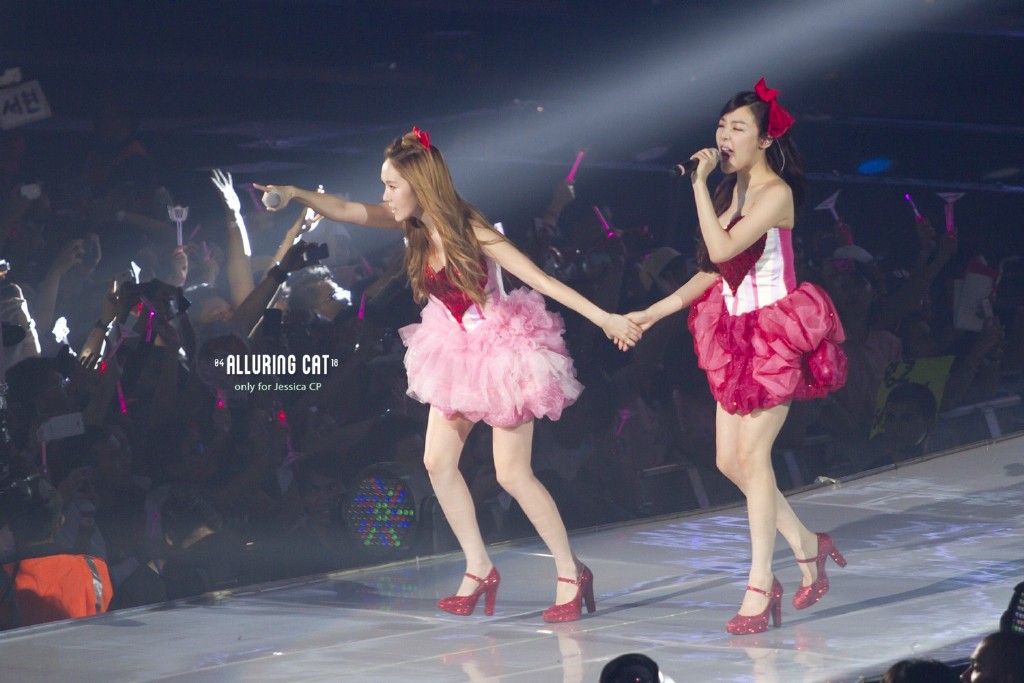 [PIC][13-09-2013]SNSD khởi hành đi Indonesia để biểu diễn "2013 Girls' Generation World Tour ~Girls & Peace~ in JAKARTA" vào chiều nay - Page 21 Ded323d1gw1eeze3xedggj215o0rsn44