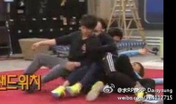 [17.3.12][Screencaps] Shinhwa Broadcast ep 1 4eebbbd6jw1dr33u4c8frj